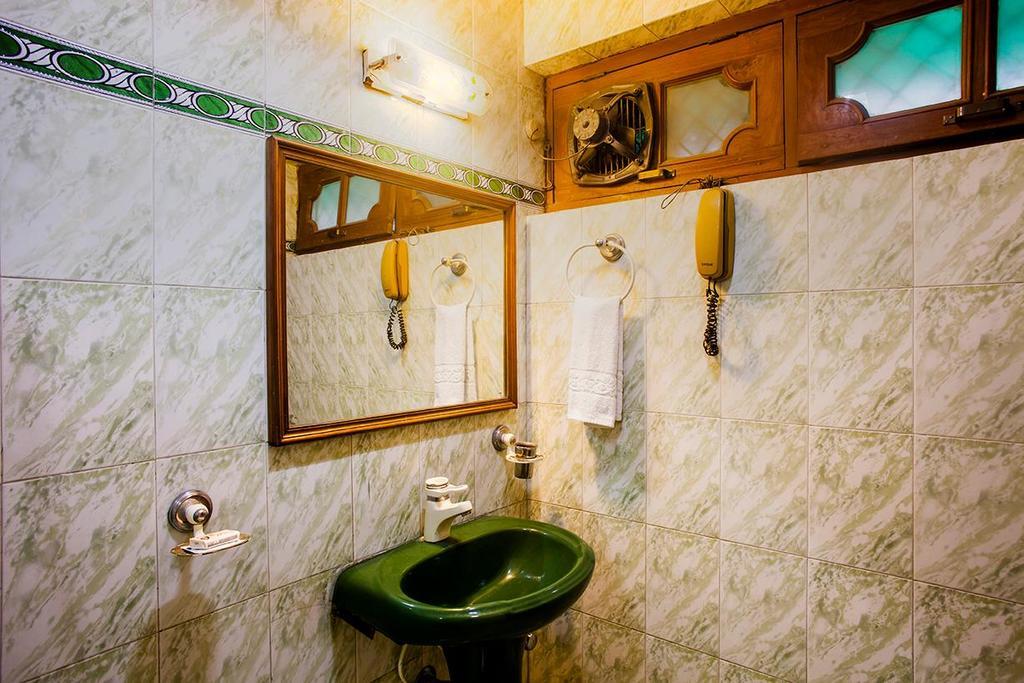 Hotel Imperial House Allahabad Exterior photo